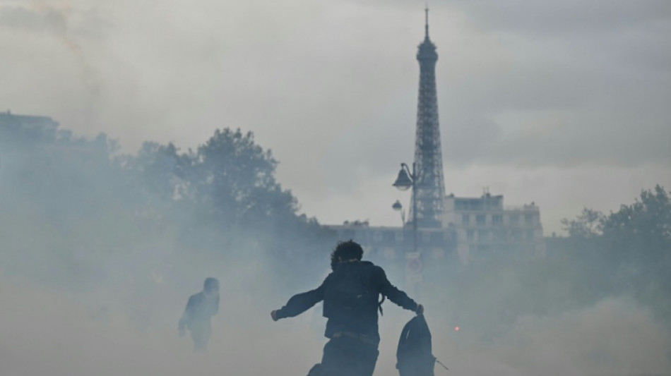 Onda de viol&ecirc;ncia na Fran&ccedil;a preocupa setor tur&iacute;stico