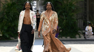 A alta-costura abre seus bra&ccedil;os aos homens em Paris