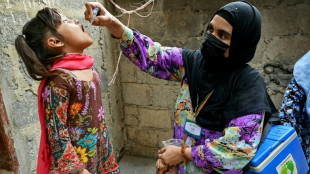 Vacinação infantil está em risco devido a cortes e desigualdade, diz estudo