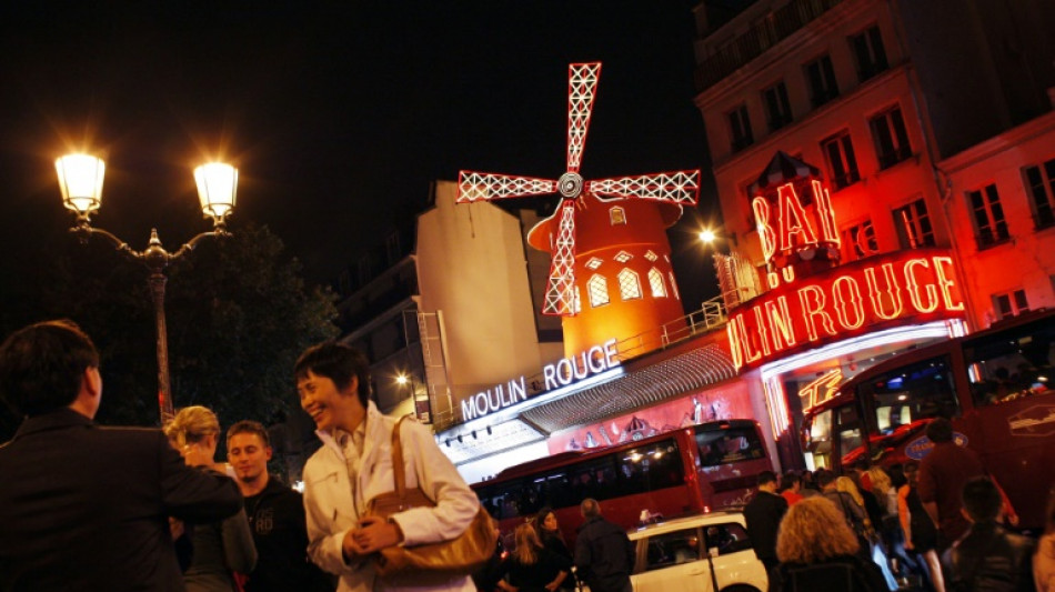 El Moulin Rouge anuncia pr&oacute;ximo fin de espect&aacute;culo con serpientes