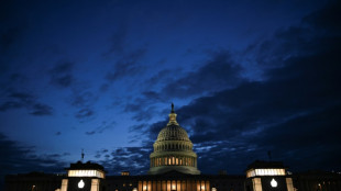 Senado de EEUU controlado por republicanos avanza con recortes de impuestos de Trump