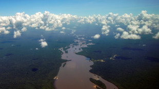 Maduro diz que concederá licenças em área disputada com Guiana, que cita 'ameaça direta'