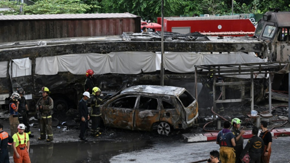 Colis&atilde;o entre trem e &ocirc;nibus em Bangcoc deixa 8 mortos
