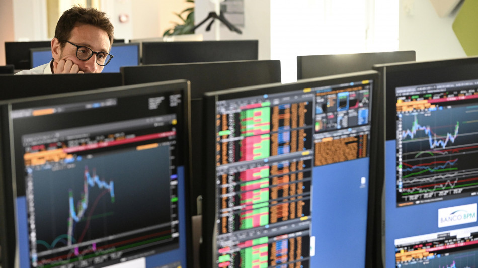 Borsa: Milano chiude fiacca, giù Mediobanca e Mps