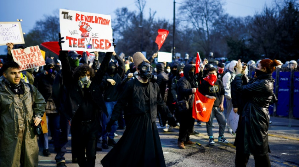 M&aacute;s de mil detenidos en Turqu&iacute;a en las protestas contra la detenci&oacute;n del rival de Erdogan