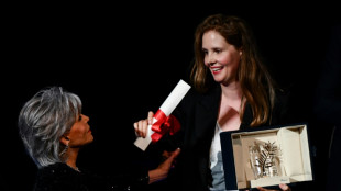Justine Triet remporte la Palme d'or et croise le fer avec le gouvernement fran&ccedil;ais