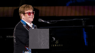 Elton John gibt in Glastonbury letztes Konzert in Gro&szlig;britannien