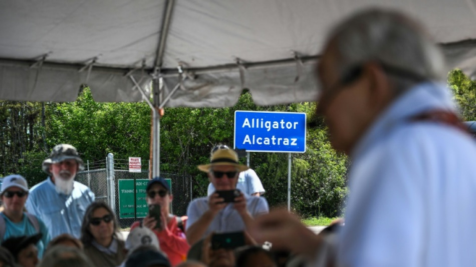 Una jueza ordena desmantelar el "Alcatraz de los Caimanes" en 60 d&iacute;as