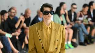 Fashion Week: Saint Laurent dans la continuité d'Yves, Louis Vuitton pose ses malettes à Beaubourg