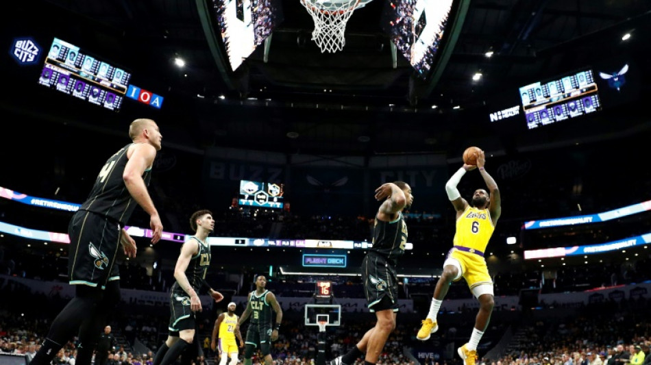 Mitchell impresionante con 71 puntos en la NBA, LeBron tambi&eacute;n se desborda con 43