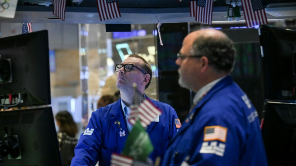 Wall Street finit en baisse sous le poids de prises de b&eacute;n&eacute;fices