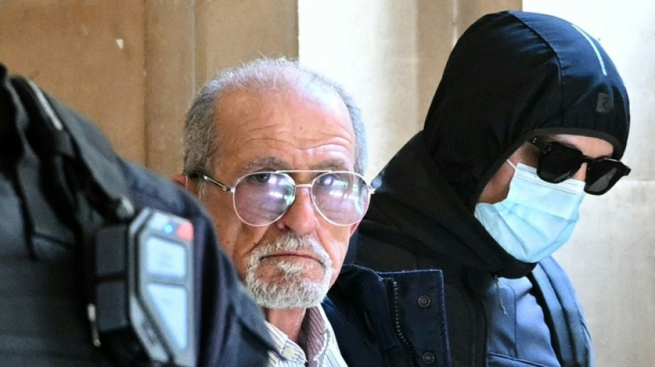 Au procès Kardashian, une bague de la taille d'un "carré de chocolat"