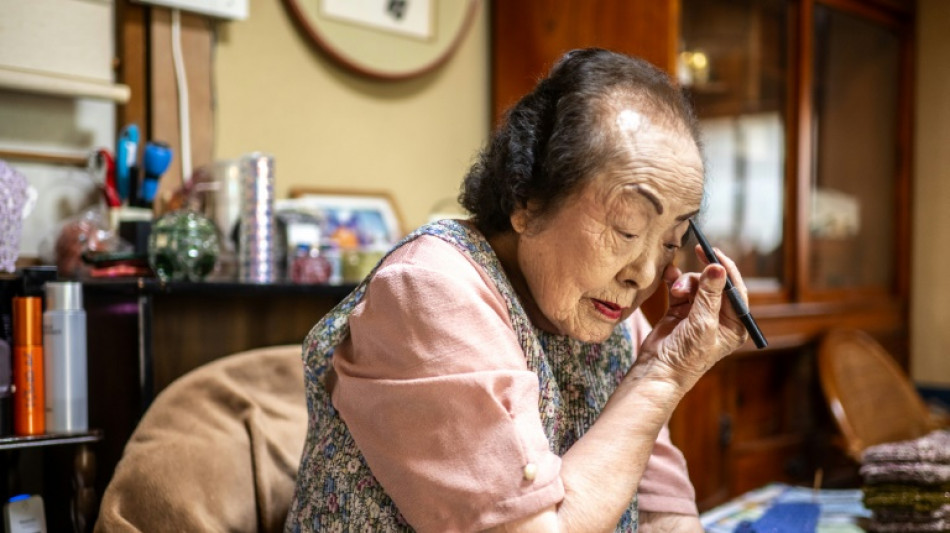 Japonesa centen&aacute;ria &eacute; a consultora de beleza mais velha do mundo