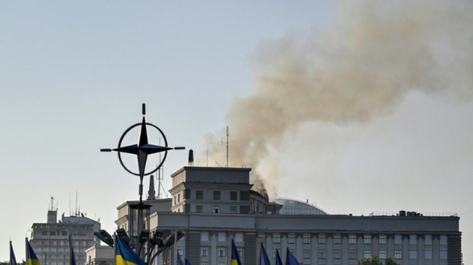 Ukraine: le si&egrave;ge du gouvernement incendi&eacute; apr&egrave;s une attaque a&eacute;rienne record