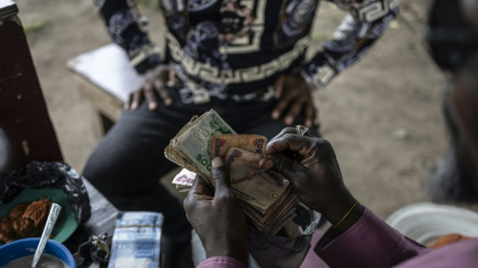 Menaces et chantage: au Nigeria, les applications de pr&ecirc;ts mobiles harc&egrave;lent les emprunteurs
