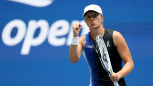 Swiatek inicia defesa do t&iacute;tulo do US Open com vit&oacute;ria sobre sueca Rebecca Peterson