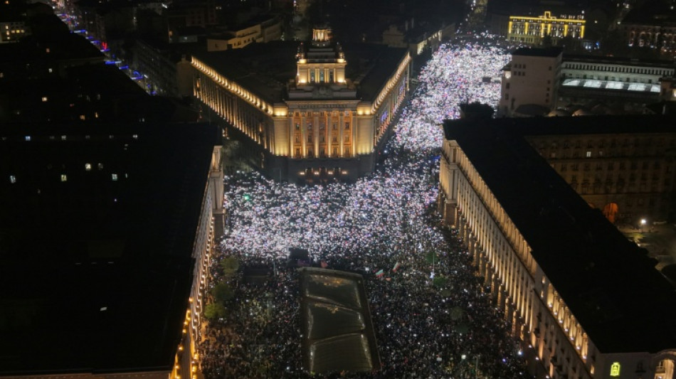 Des dizaines de milliers de manifestants r&eacute;clament &agrave; nouveau le d&eacute;part du gouvernement bulgare 