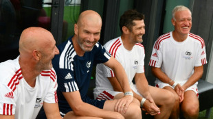 Zidane re&uacute;ne campe&otilde;es mundiais de 1998 em evento 25 anos depois