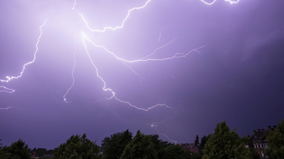 Orages: un homme meurt dans les Yvelines, une bless&eacute;e grave &agrave; Paris 