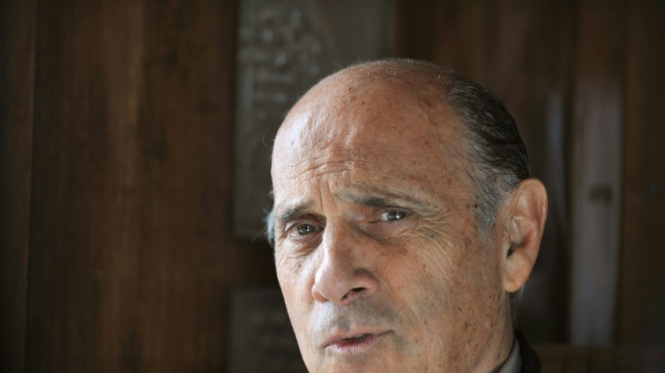 Guy Marchand, Nestor Burma et crooner "d&eacute;mod&eacute;" assum&eacute;