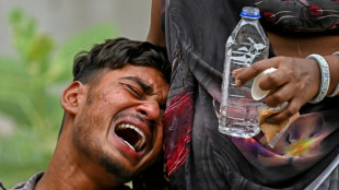 Familiares comparecem aos funerais das v&iacute;timas do acidente da Air India