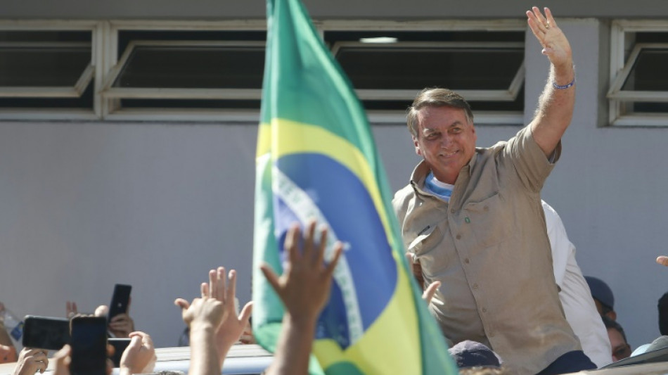 Bolsonaro reencontra apoiadores ap&oacute;s volta ao Brasil