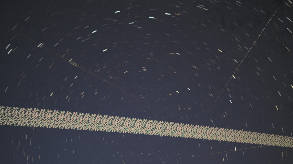 Pioggia di satelliti Starlink, 120 rientrati a gennaio