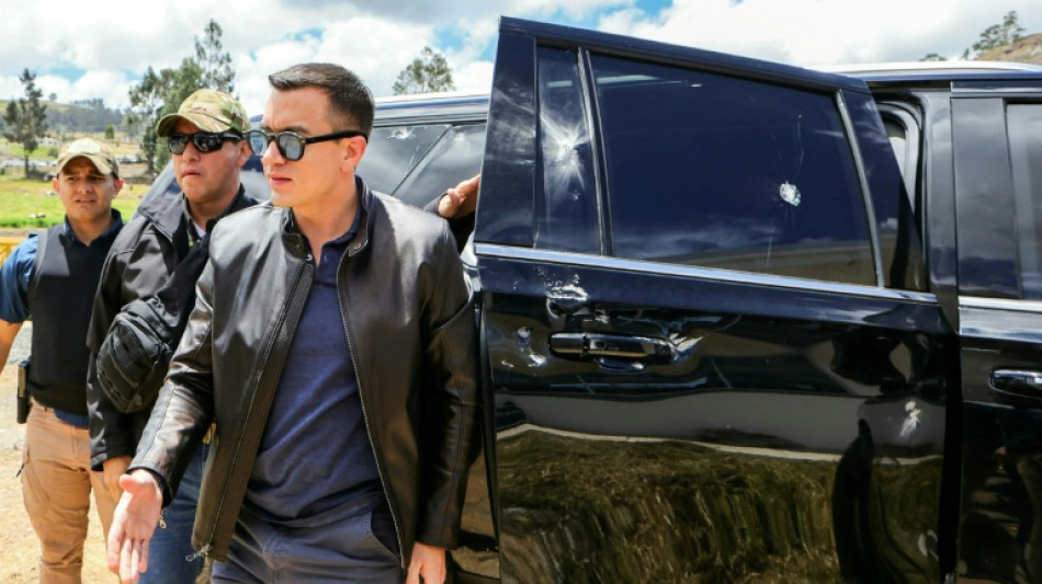 El presidente de Ecuador sale ileso de un ataque a balazos a su veh&iacute;culo