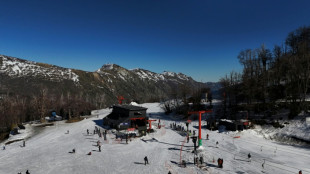 Con la nieve en retirada, los centros de esquí de Chile se adaptan al cambio climático