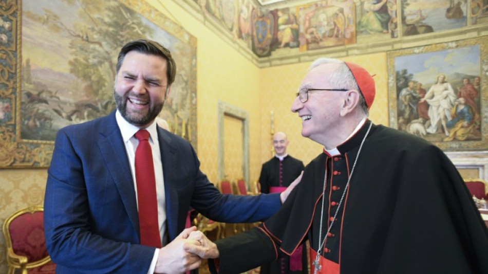 JD Vance discute questão dos refugiados durante visita ao Vaticano