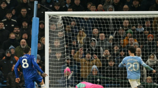 Managerless Chelsea dent Man City title hopes