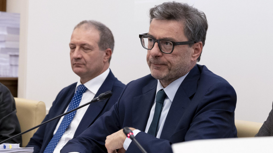 Giorgetti, 'su manovra massacrati da chi pu&ograve; farlo'