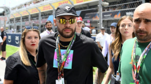 Neymar diz que espera seguir no PSG e na sele&ccedil;&atilde;o brasileira