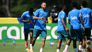 Neymar n&atilde;o est&aacute; satisfeito em ser reserva, mas &eacute; 'muito respeitoso', diz Ancelotti
