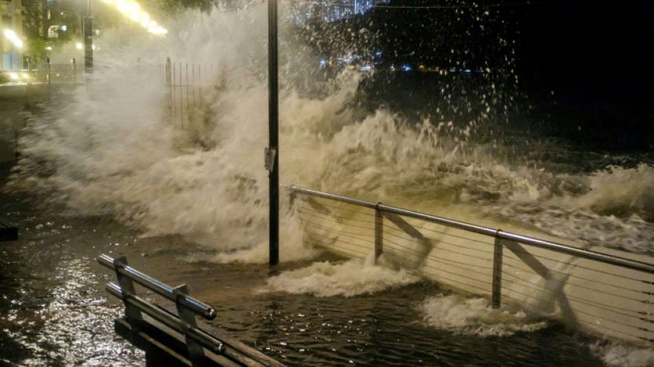 Hong Kong decreta alerta máxima por el supertifón Ragasa