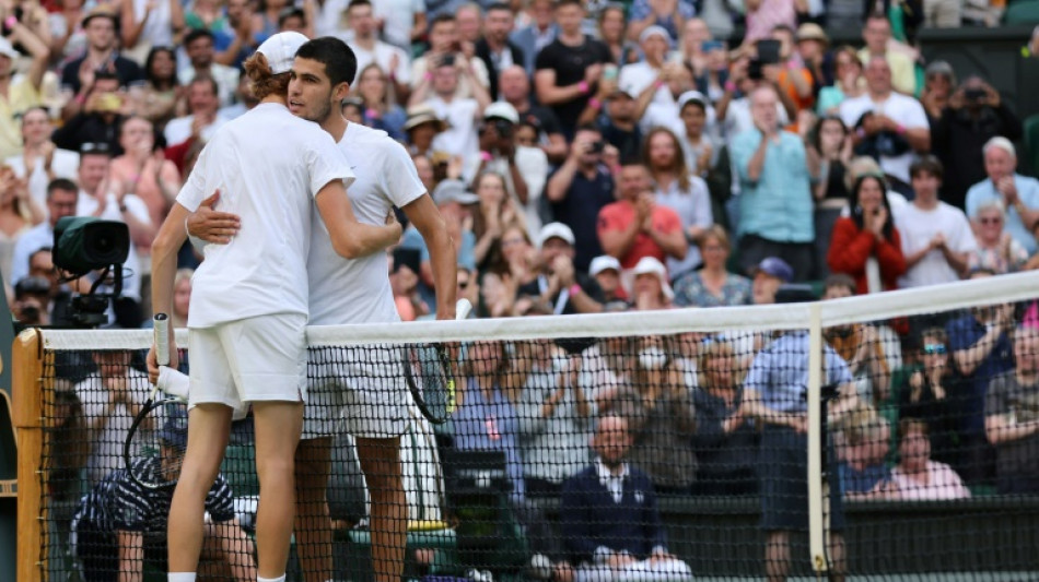 Alcaraz cae en Wimbledon ante Sinner, que se enfrentar&aacute; a Djokovic en cuartos de final