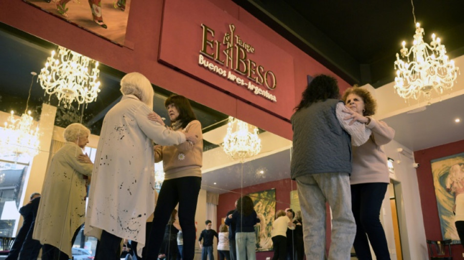 En Argentine, la "tango th&eacute;rapie" pour mieux supporter la maladie de Parkinson 