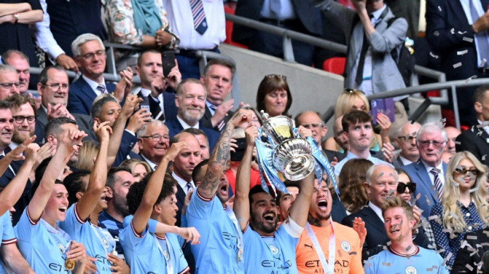 Manchester City vence United (2-1) e &eacute; campe&atilde;o da Copa da Inglaterra