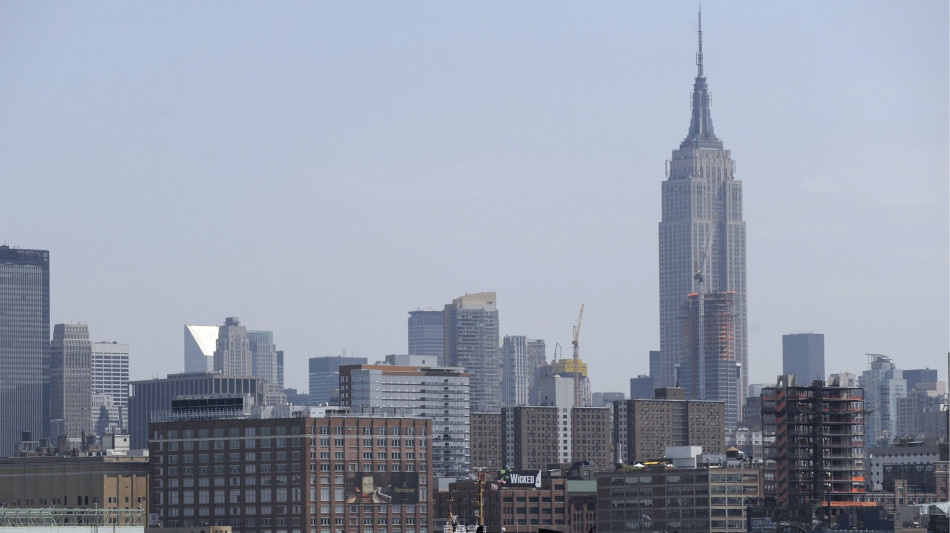 'Un elicottero caduto nel fiume Hudson a New York'