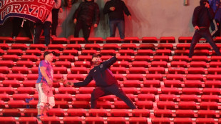 Argentina eval&uacute;a responsabilidades tras violenta batalla campal en estadio de f&uacute;tbol