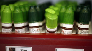 Vapotage: les vendeurs en ligne craignent "la cessation d'activité"