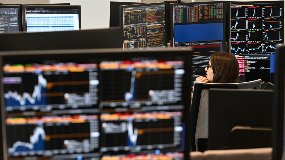 Borsa: Milano fiacca guarda a ipotesi risiko banche-polizze