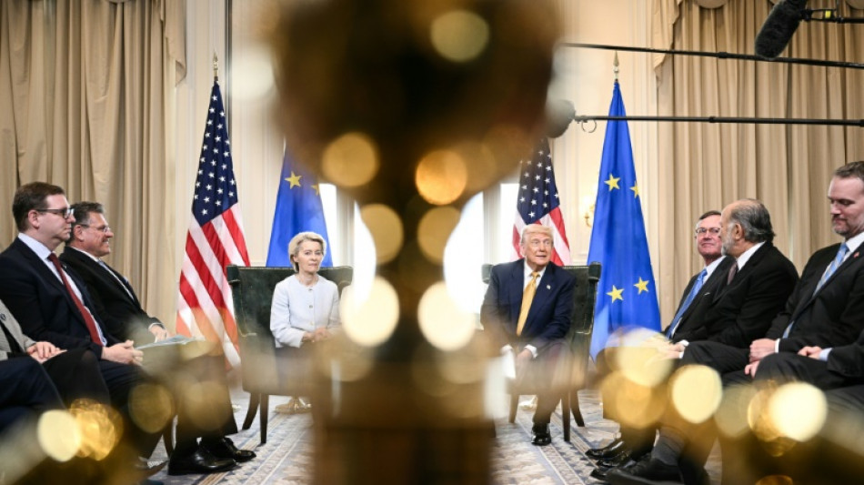 L'UE suspend ses mesures de riposte apr&egrave;s l'accord commercial nou&eacute; avec Trump