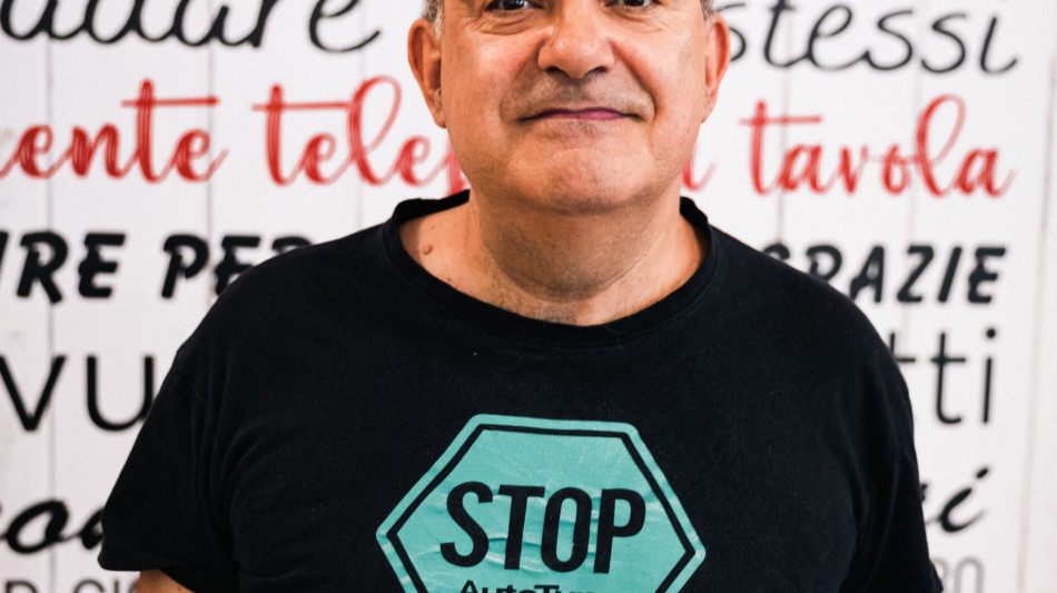 Elio debutta alla regia con La Crepa