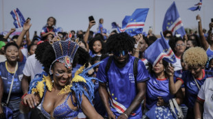Cabo Verde recebe seus 'Tubar&otilde;e Azuis' como her&oacute;is