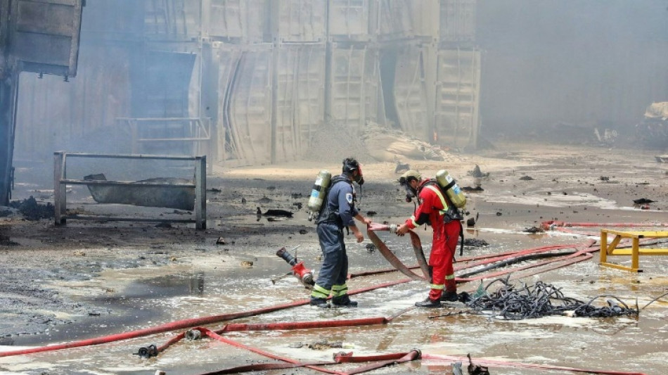 Inc&ecirc;ndio 'controlado' tr&ecirc;s dias ap&oacute;s explos&atilde;o mortal em porto iraniano