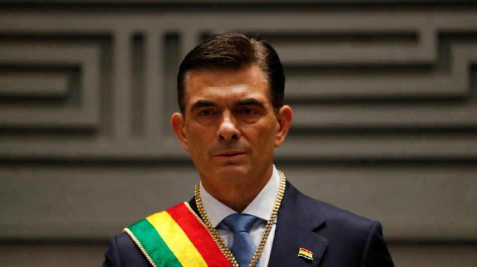 Paz toma posse e promete que Bolívia 'nunca mais' estará 'de costas para o mundo'