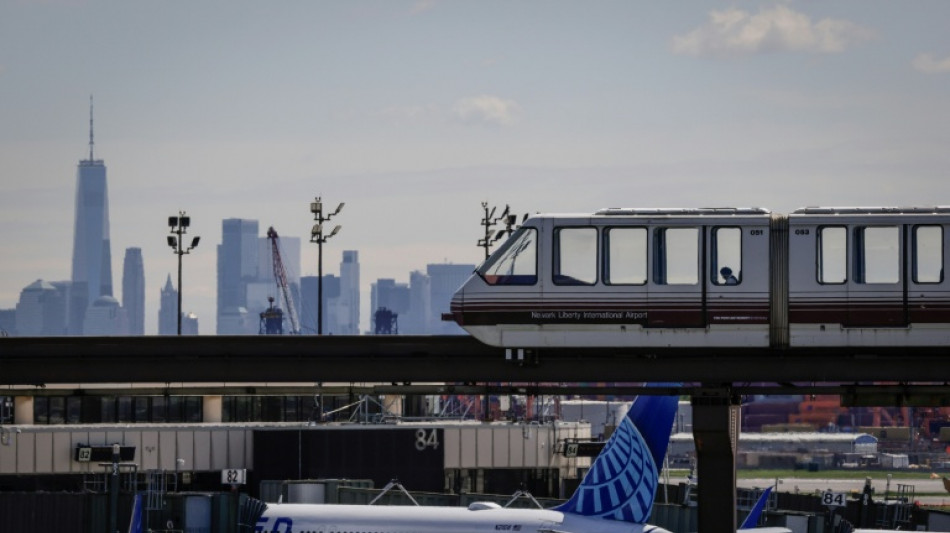 Novo corte de comunica&ccedil;&otilde;es a&eacute;reas afeta aeroporto de Newark, nos EUA