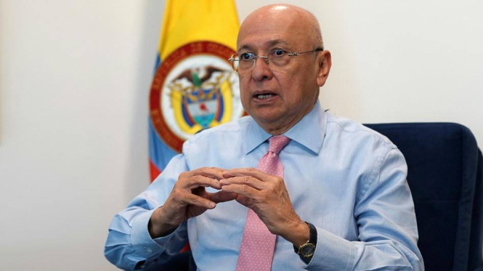 Ministro colombiano diz que 'suspender&aacute;' extradi&ccedil;&otilde;es aos EUA de guerrilheiros negociadores da paz