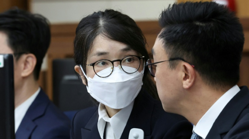 Tribunal sul-coreano aumenta para 4 anos a pena de pris&atilde;o contra ex-primeira-dama